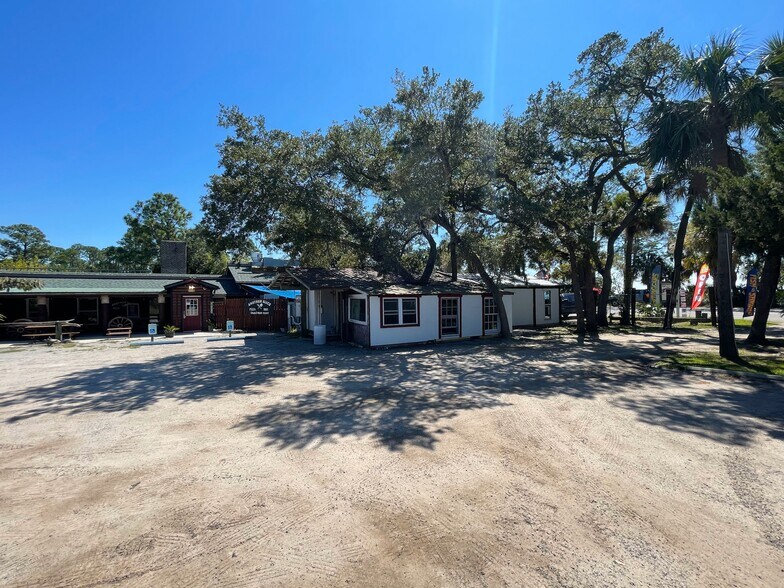 More Photos Of 2111 Sea Island Pky, Saint Helena Island General Retail For Sale