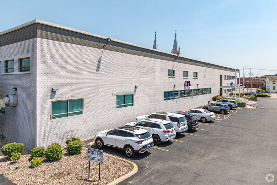 More Photos Of 51 W Jackson St, Joliet Office For Lease