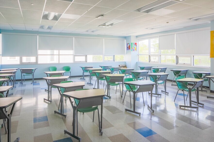 More Photos Of 2989 N Milwaukee Ave, Chicago Schools For Sale