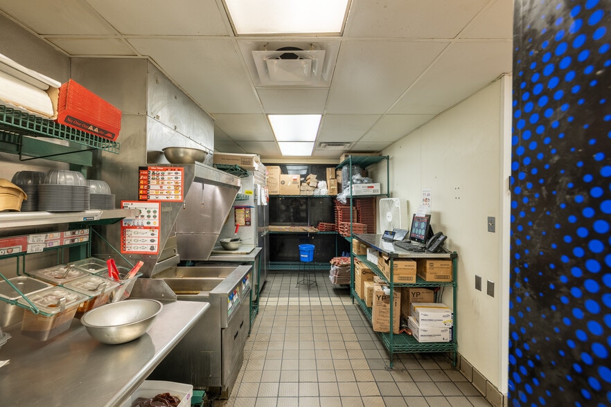 More Photos Of 12203 Hawthorne Blvd, Hawthorne Storefront For Sale