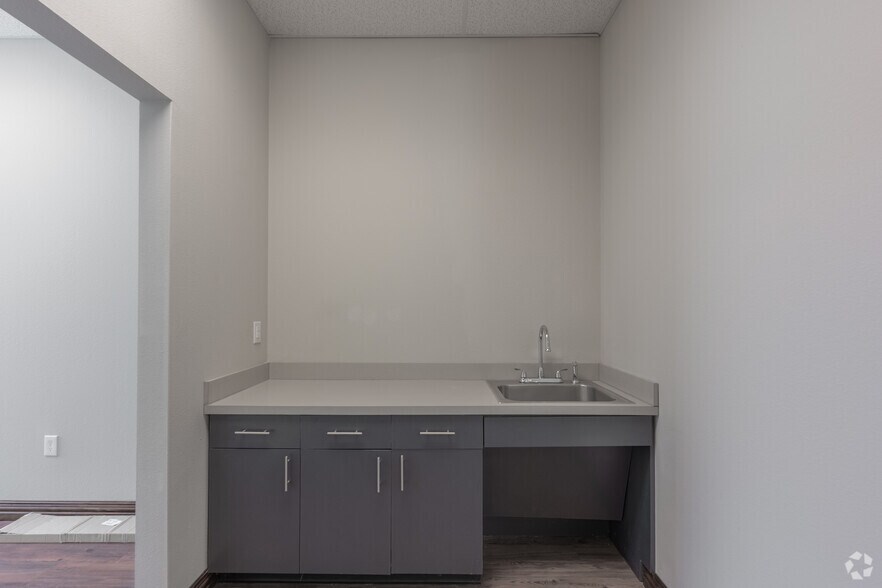 More Photos Of 3201 Cross Timbers Rd, Flower Mound Medical For Sale