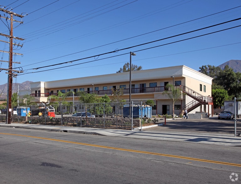 More Photos Of 575 W Altadena Dr, Altadena Schools For Lease