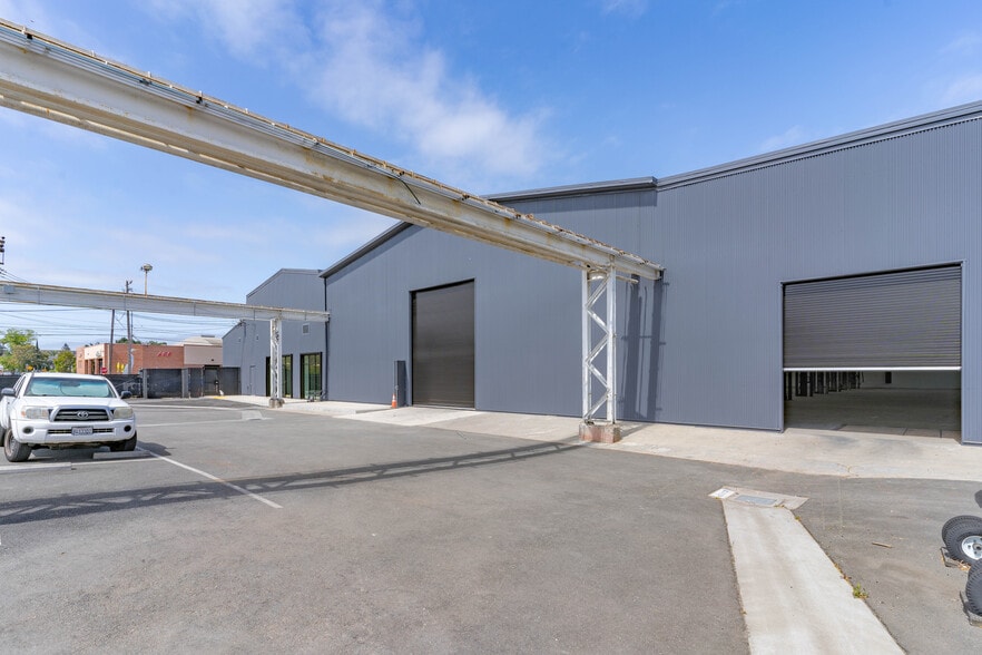 More Photos Of 2421 Blanding Ave, Alameda Manufacturing For Sale