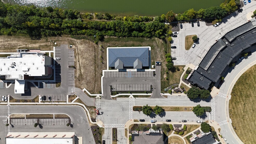 More Photos Of 6054 Gateway Dr, Whitestown Medical For Lease