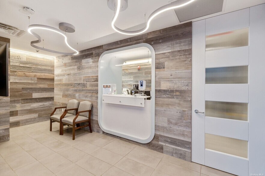 More Photos Of 775 Park Ave, Huntington Medical For Lease