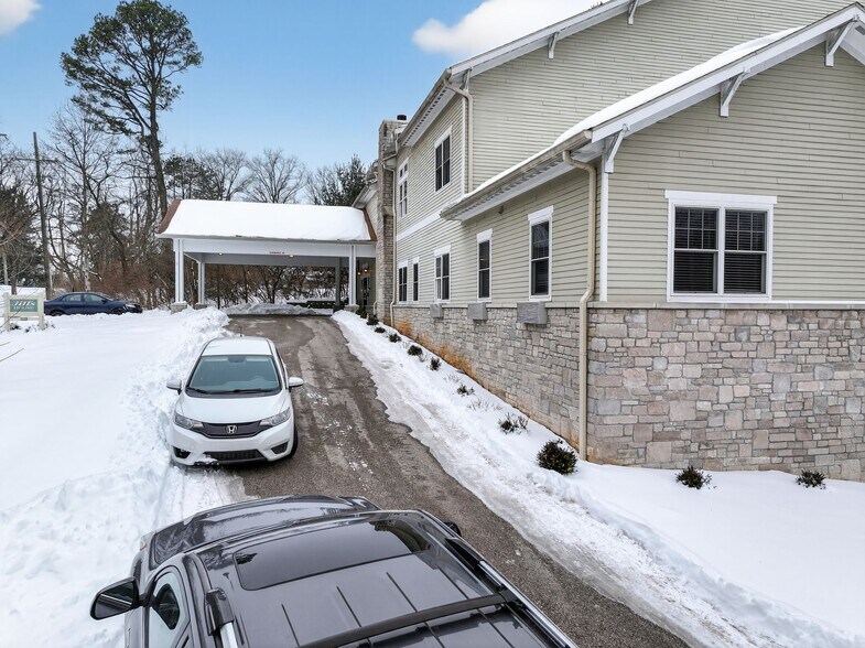 More Photos Of 751 E Tamarack Trl, Bloomington Healthcare For Sale