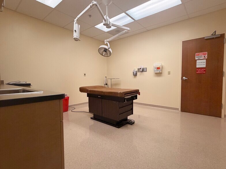 More Photos Of 13619-13627 Big Bend Rd, Saint Louis Medical For Sale