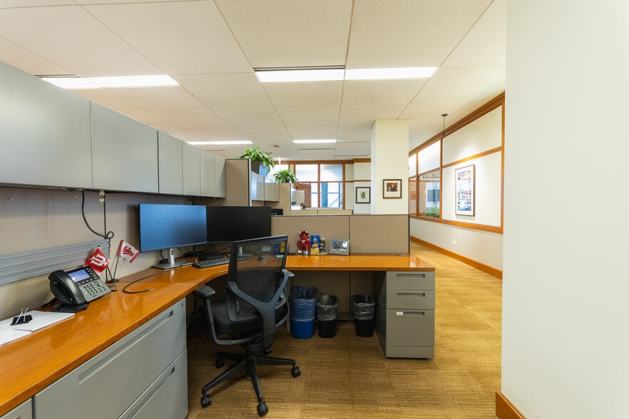 More Photos Of 50 E Washington St, Chicago Office For Sale