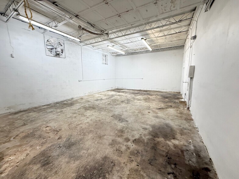 More Photos Of 14020 NW 19th Ave, Miami Warehouse For Sale