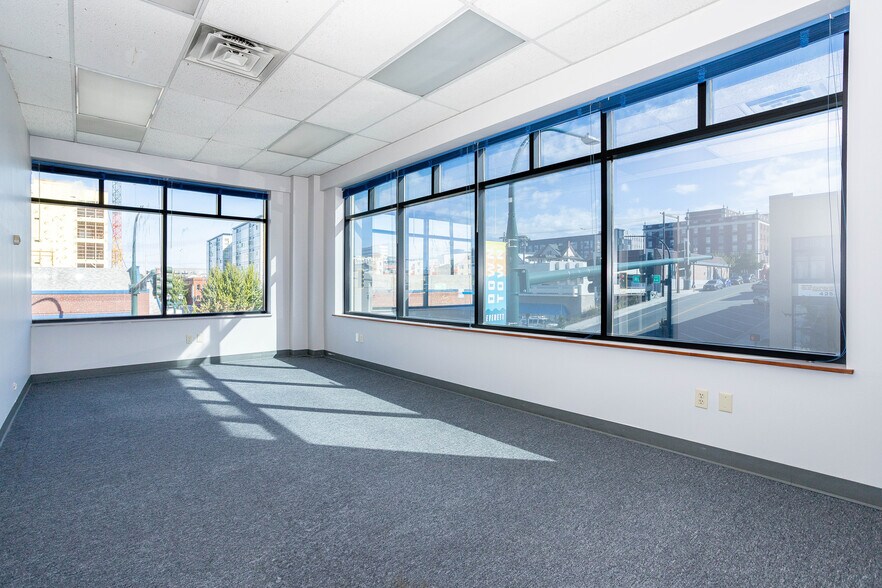 More Photos Of 1316 Wall St, Everett Office For Sale
