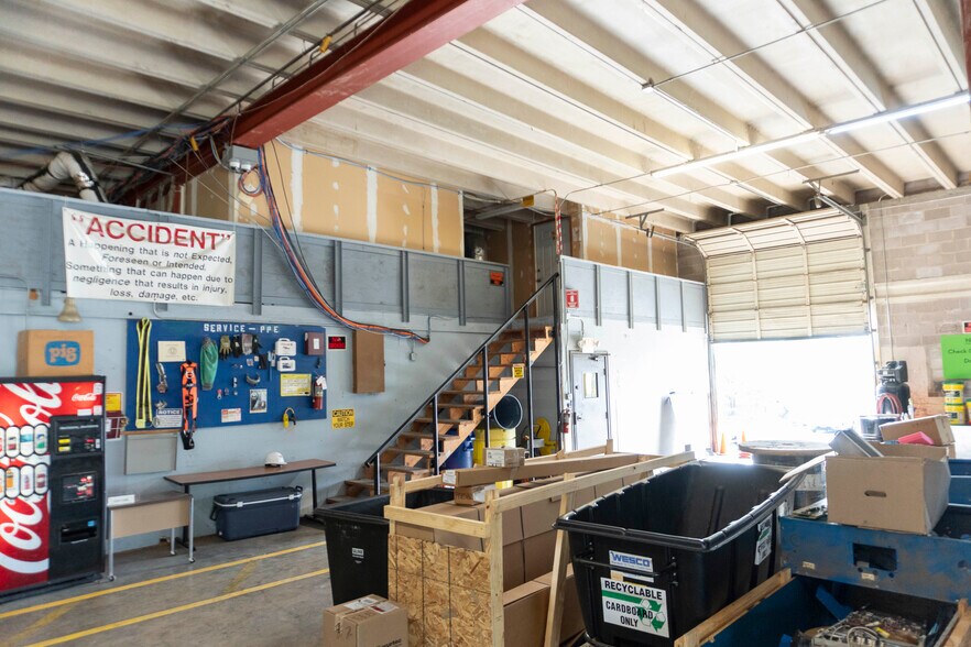 More Photos Of 3615 Willow Springs Rd, Austin Warehouse For Lease