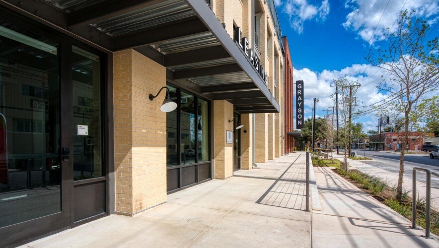More Photos Of 923 E Carson St, San Antonio Apartments For Lease