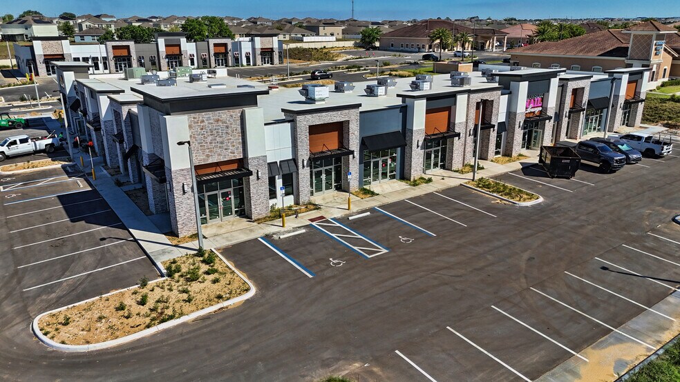 More Photos Of 2200 Forest Lake Dr, Davenport General Retail For Lease