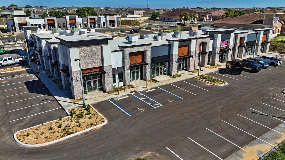 More Photos Of 2300 Forest Lake Dr, Davenport Unknown For Lease