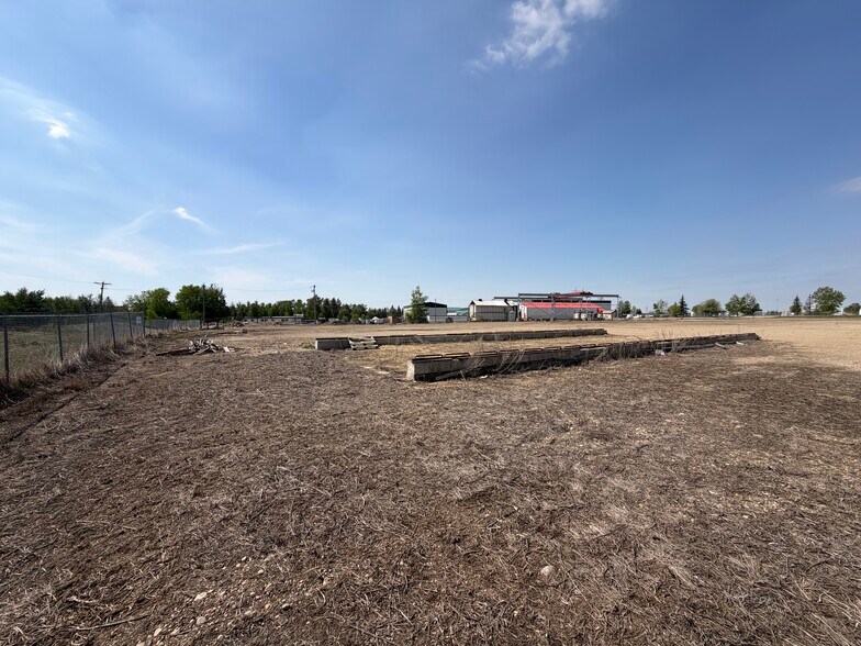 More Photos Of 11 & 13 - 27123 Highway 597, Blackfalds Warehouse For Sale