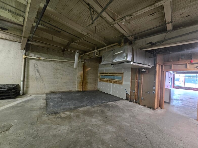 More Photos Of 4507 Lorain Ave, Cleveland Office For Lease