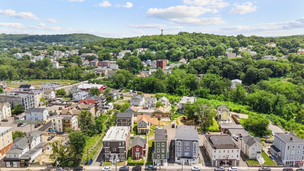 More Photos Of 701-703 S Main St, Waterbury Apartments For Sale