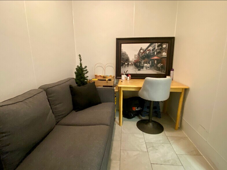 More Photos Of 725-745 Gardiners Rd, Kingston General Retail For Lease