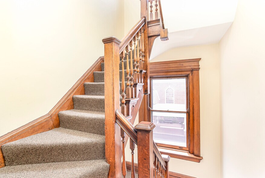 More Photos Of 401 Park Ave, Newport Office For Sale