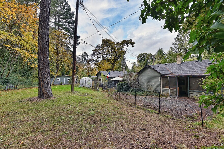 More Photos Of 3251 Rogue River Hwy, Grants Pass Apartments For Sale