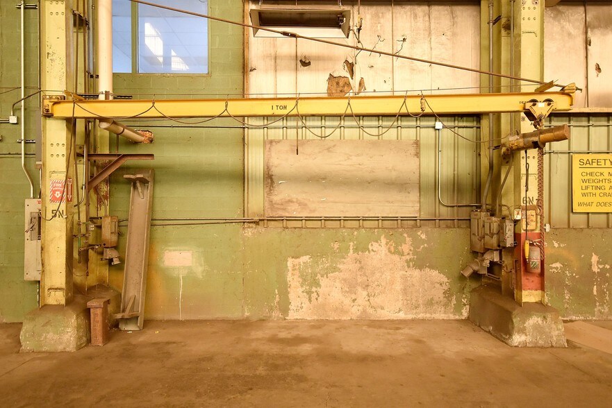 More Photos Of 420 Woodruff Rd, Joliet Warehouse For Lease