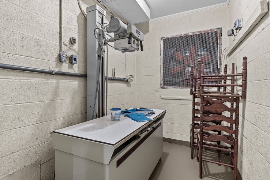 More Photos Of 3522 James B White Hwy, Whiteville Veterinarian Kennel For Sale