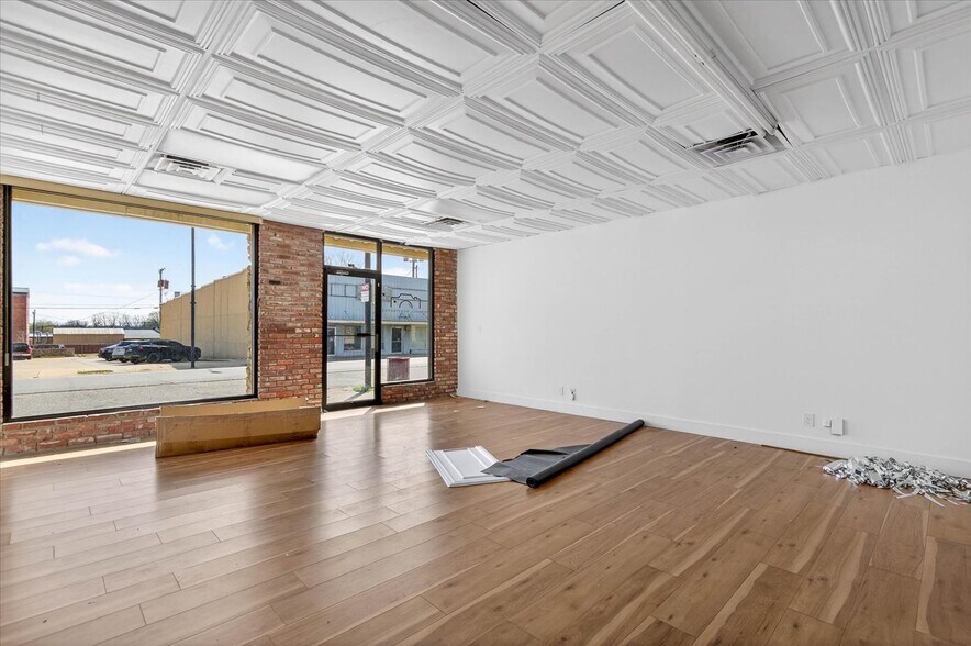 More Photos Of 121 N Maple St, Nowata Storefront For Sale