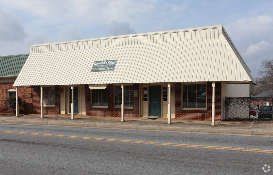 Primary Photo Of 115 W Court House Sq, Cumming Medical For Sale