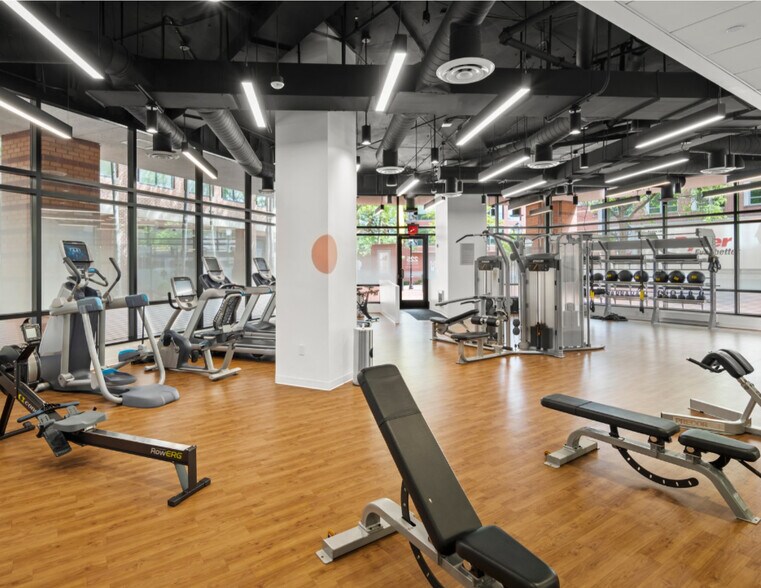 More Photos Of 225 Reinekers Ln, Alexandria Office For Sale