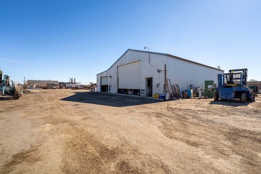 More Photos Of 42622 3rd St E, Lancaster Industrial For Sale