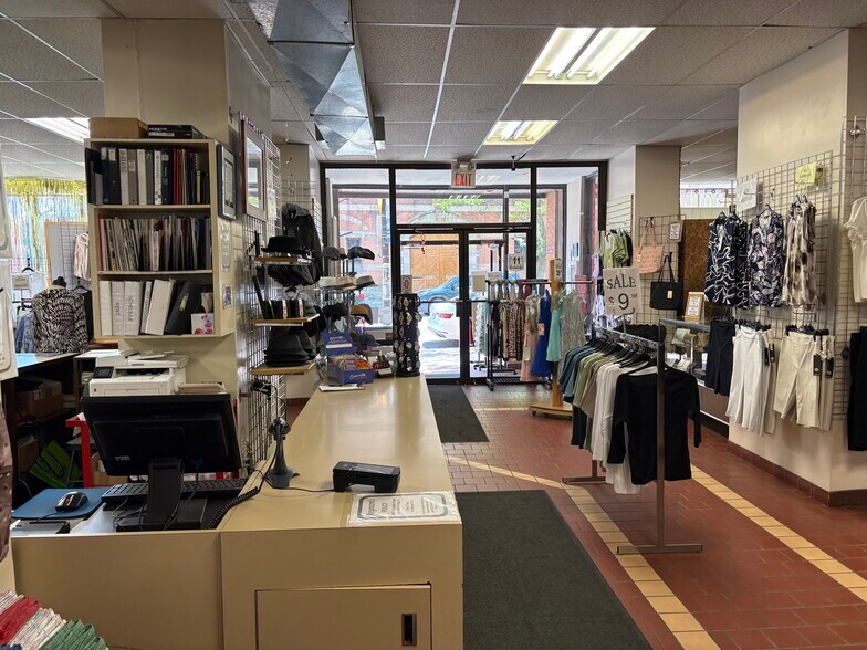 More Photos Of 209-213 James St, Delhi Office For Lease