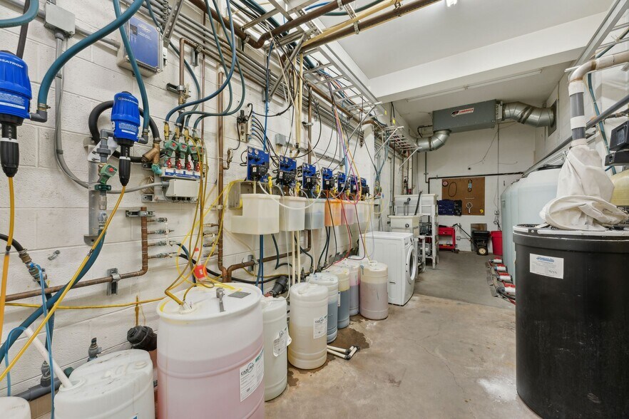 More Photos Of 2068 N Hill Field Rd, Layton Carwash For Sale