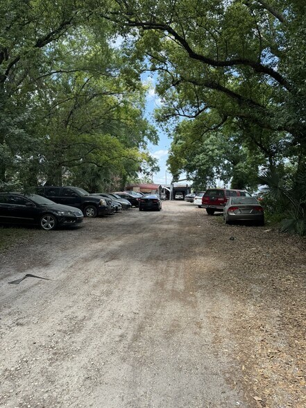 More Photos Of 6640 E Colonial Dr, Orlando Auto Dealership For Sale