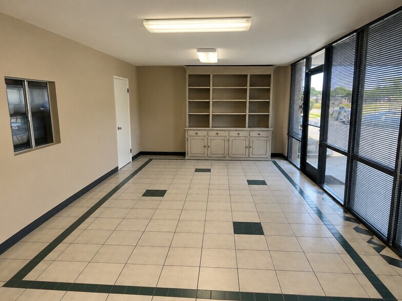 More Photos Of 21561-21591 Surveyor Cir, Huntington Beach Manufacturing For Sale