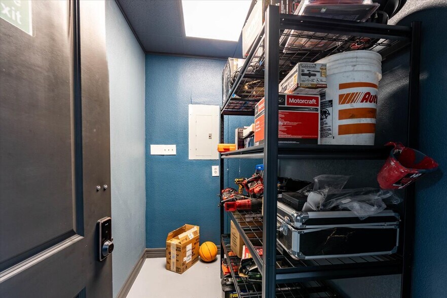 More Photos Of 12969 W Hardy Rd, Houston Warehouse For Sale