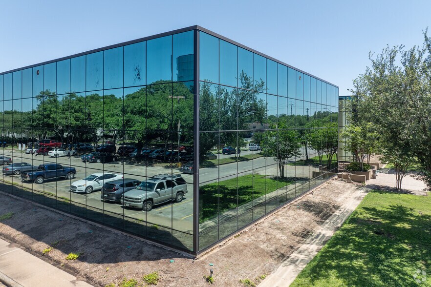 More Photos Of 1880 S Dairy Ashford Rd, Houston Office Residential For Lease
