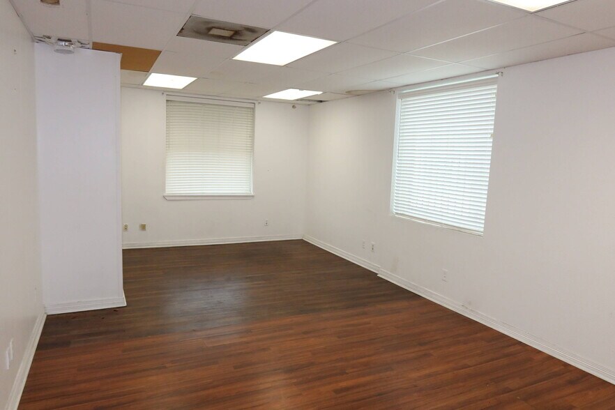 More Photos Of 707 York St, Houston Warehouse For Sale