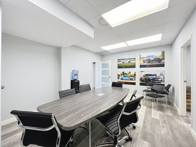 More Photos Of 11262 Yonge St, Richmond Hill Auto Dealership For Lease