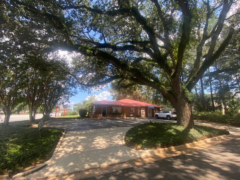 Primary Photo Of 810 N Slappey Blvd, Albany Office For Sale