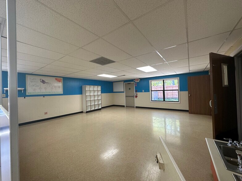 More Photos Of 6036 Tara Hill Dr, Dublin Daycare Center For Lease