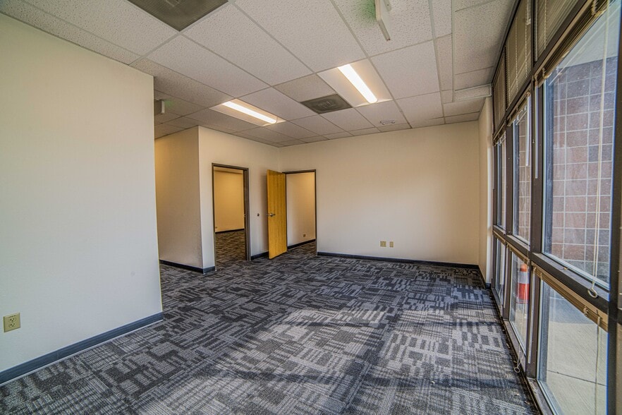 More Photos Of 1915 Aerotech Dr, Colorado Springs Office For Lease