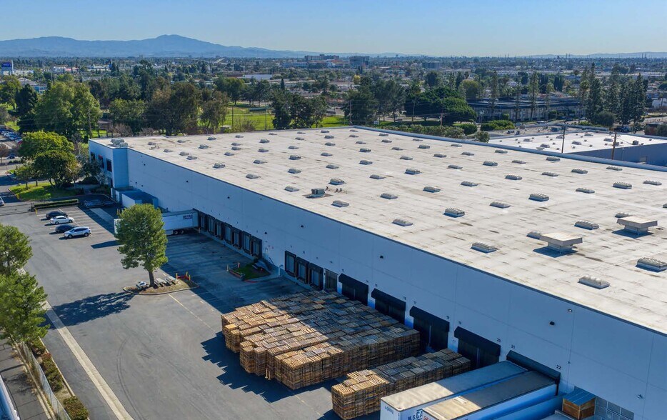 More Photos Of 6311 Knott Ave, Buena Park Warehouse For Lease