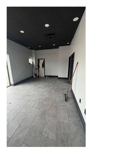 More Photos Of 58 E Ten Mile Rd, Hazel Park Warehouse For Lease