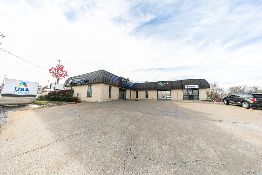 More Photos Of 506 N Maguire St, Warrensburg Office For Lease