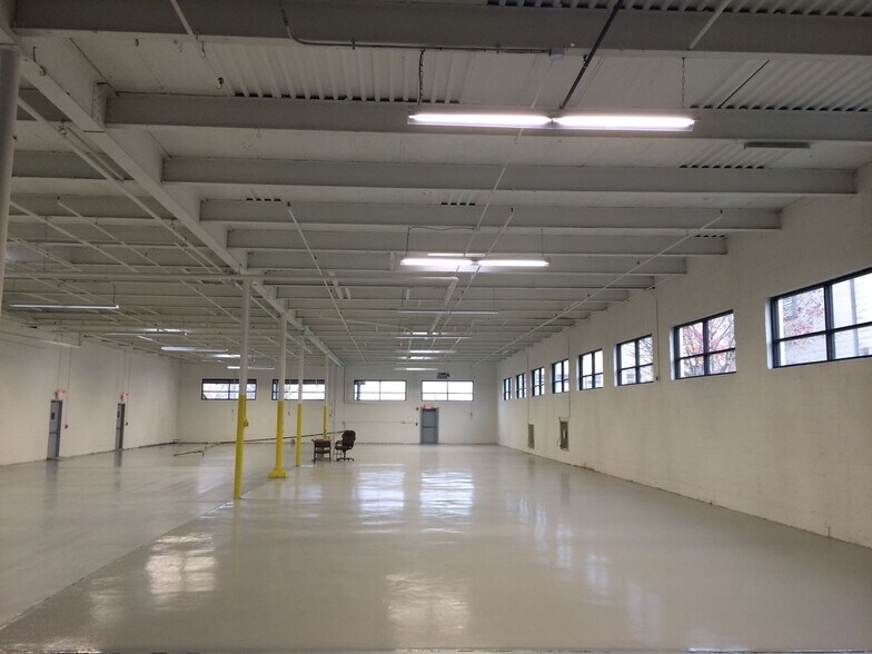 More Photos Of 746 Gotham Pky, Carlstadt Warehouse For Lease