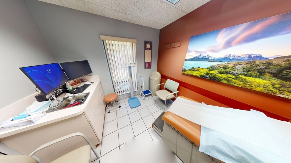 More Photos Of 1027 SE Ocean Blvd, Stuart Medical For Sale
