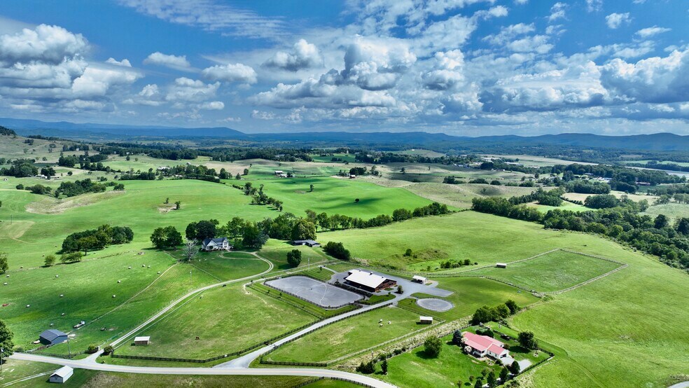 More Photos Of 3476 Fairview Rd, Lewisburg Specialty For Sale