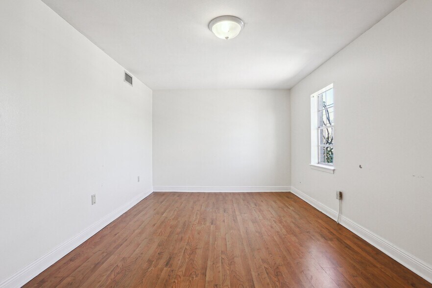 More Photos Of 134 N Broad St, New Orleans Office For Lease