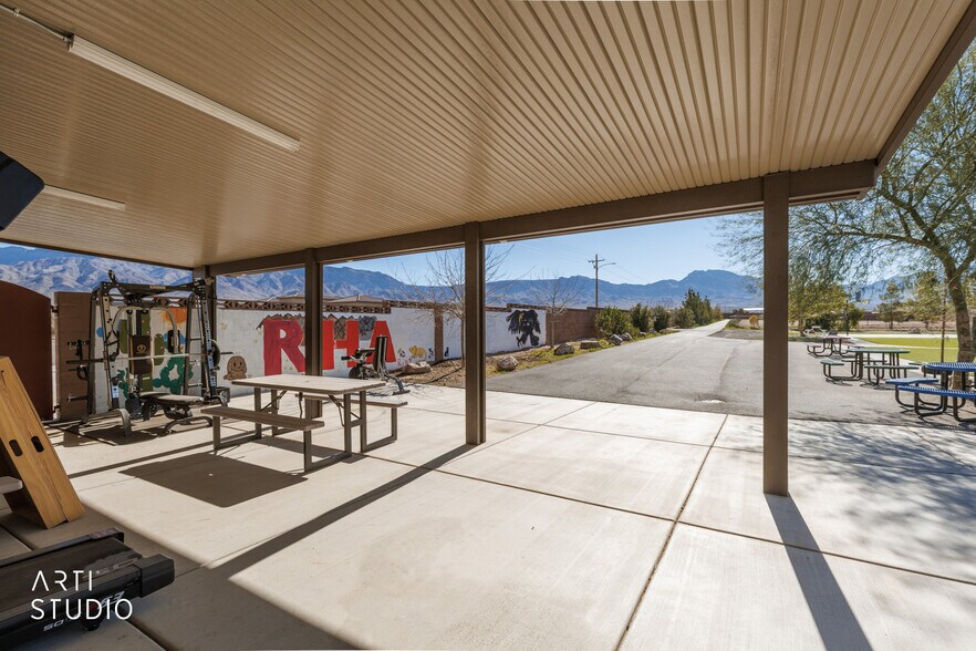 More Photos Of 3767 S Scenic Blvd, Littlefield Flex For Sale