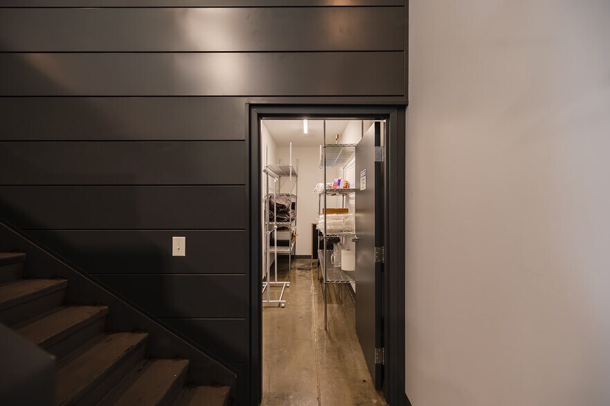 More Photos Of 110 Greenfield St, Wilmington General Retail For Sale